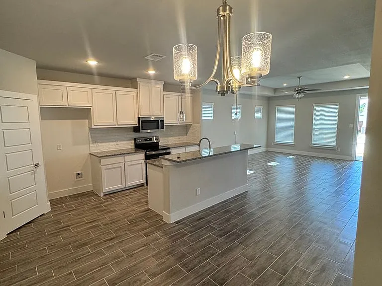 684 The Cottages Dr — Photo 17