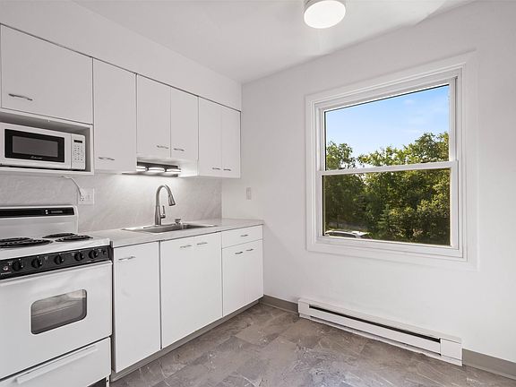 5th image of 15 Rindahl Ln