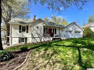 5610 R St, Omaha, NE 68117