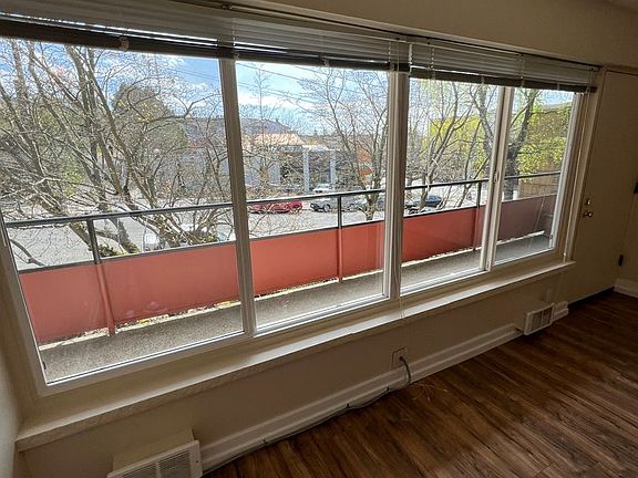 4th image of 10 Blaine St APT 4