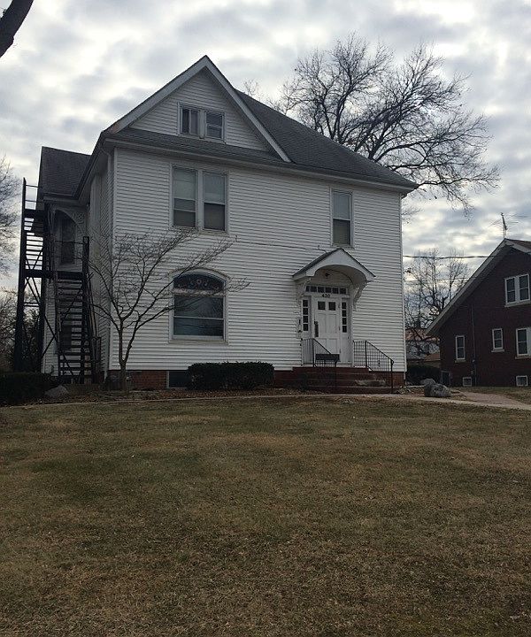 1st image of 420 E Vandalia St