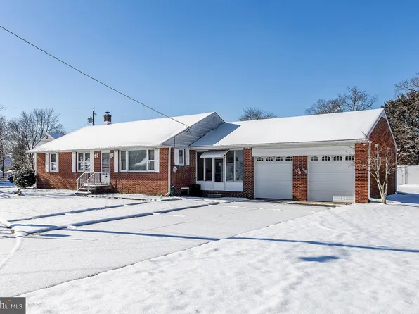 97 Center St, Gibbstown, NJ 08027