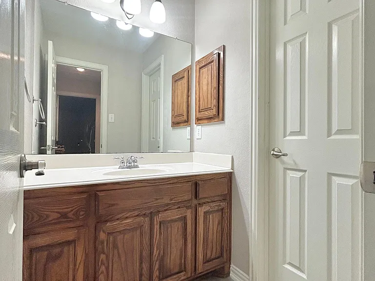 604 Peacock Dr — Photo 42