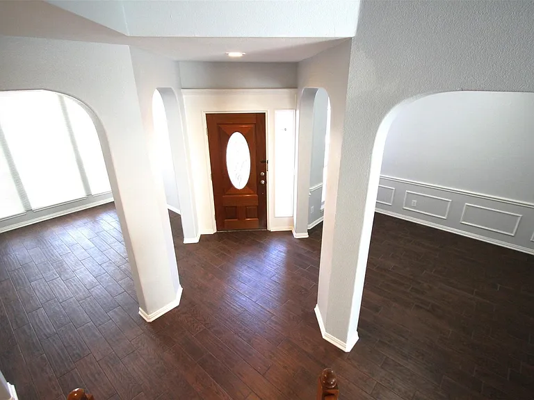 18620 Gibbons Dr — Photo 2