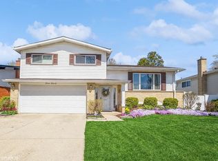 260 Brentwood Dr, Des Plaines, IL 60016