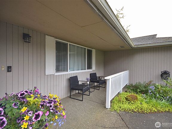 4th image of 6909 33rd Avenue SW