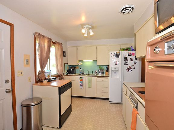 5th image of 2226 W Francis Ave