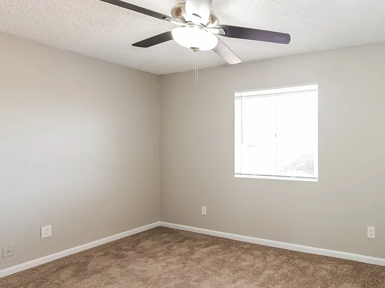 1420 E Topeka Dr — Photo 17
