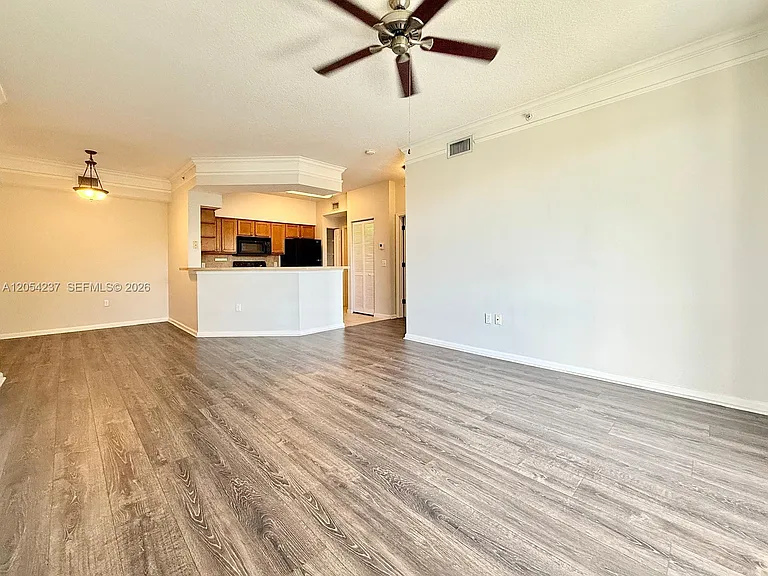 9208 Myrtlewood Cir W #208 — Photo 5