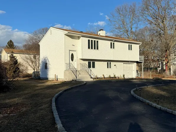 95 Flower Hill Drive, Shirley, NY 11967