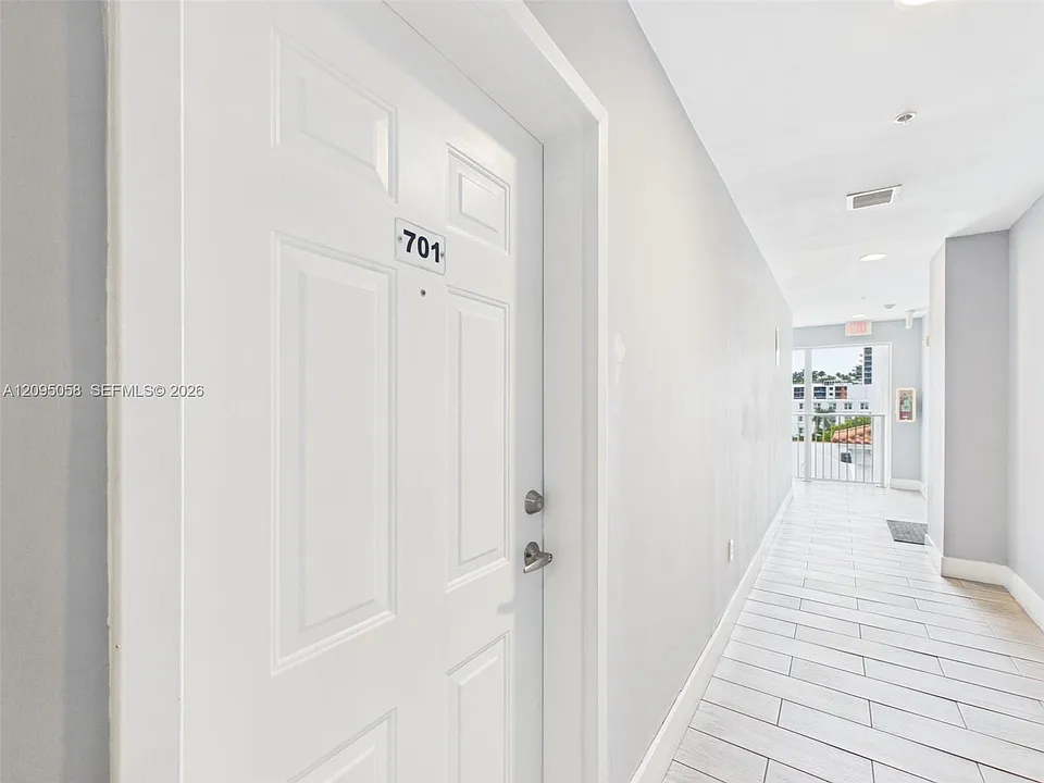425 NE 30th St #701