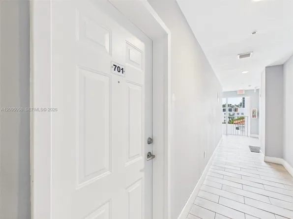 425 NE 30th St APT 701, Miami, FL 33137