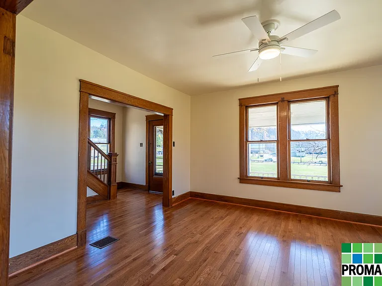 21 Moore Ave — Photo 6