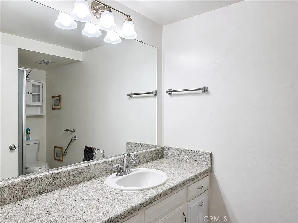 2 bed, 1040 sqft, $2,800 — Photo 4