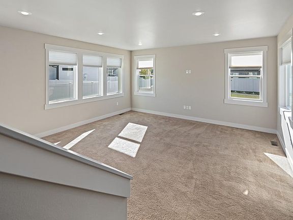 5th image of 4196 Bainbridge Cir