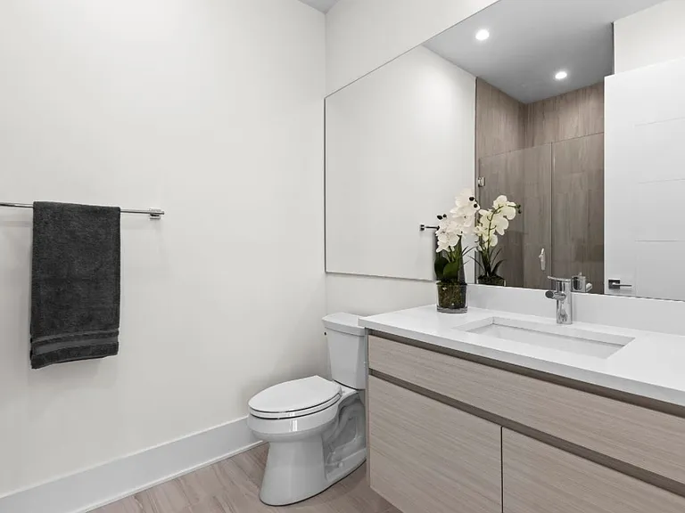 Luxe Suites Chicago Luxury Apartments — Photo 64