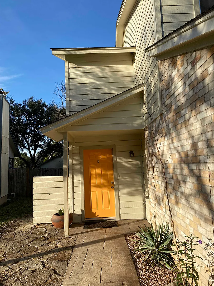 Building Photo - 8812 Clearbrook Trl #B