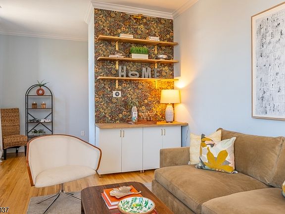 4th image of 295 Bloomfield Ave #7