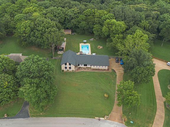 3rd image of 1025 Claremont Dr