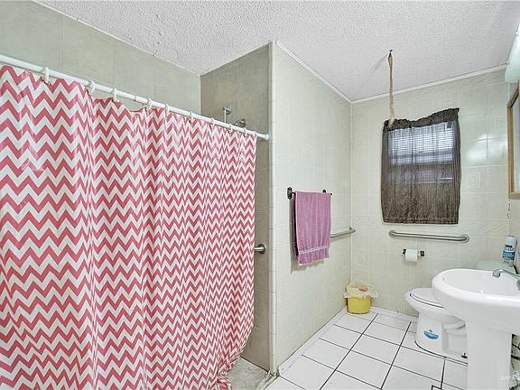 5th image of 831 E Fannin Ave