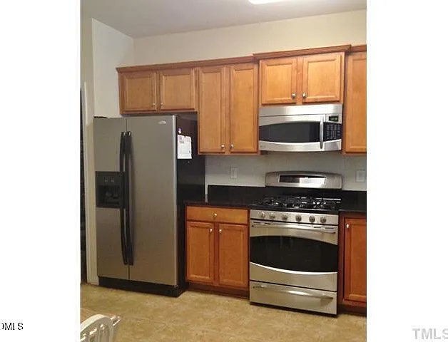 308 Dyersville Dr — Photo 6