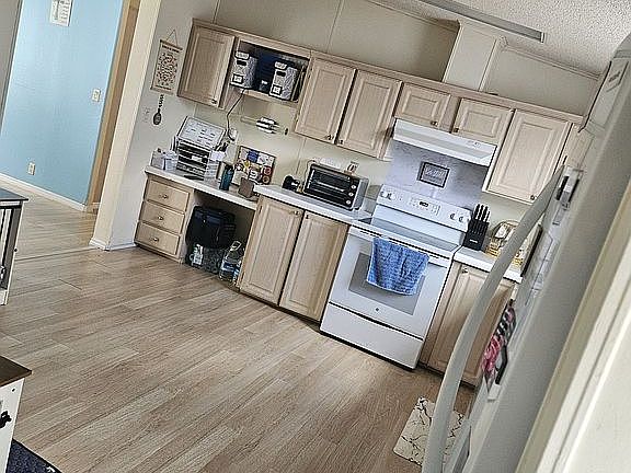 3rd image of 6585 SW 84th St