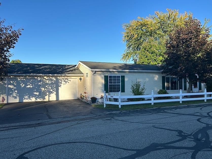1st image of 572 Shadybrook Cir W
