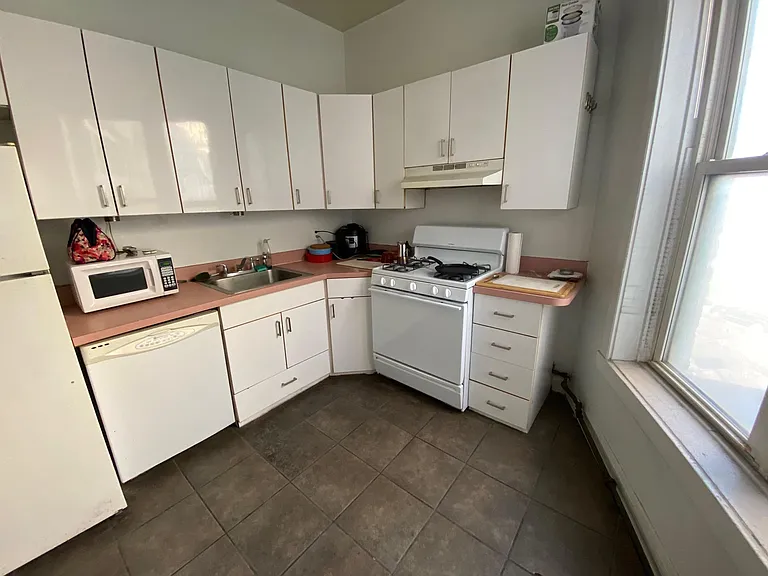 2545 N Sheffield Ave #310 — Photo 8