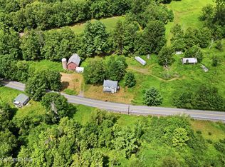 277 Sandy Banks Rd, Carbondale, PA 18407