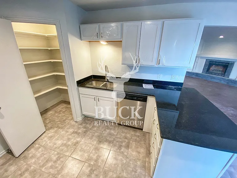 11300 Cimarron Dr — Photo 4