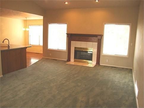 3rd image of 2184 Candlewood Ave