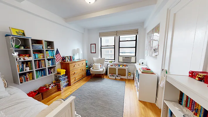 Rented by Bond New York | media 17