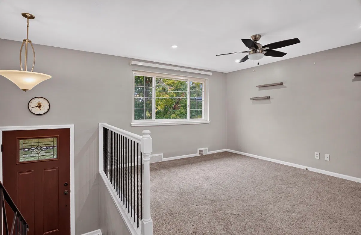 3 bed, 1370 sqft, $2,200 — Photo 3