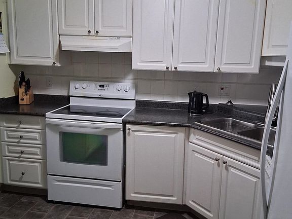 4th image of 9626 148th St #310