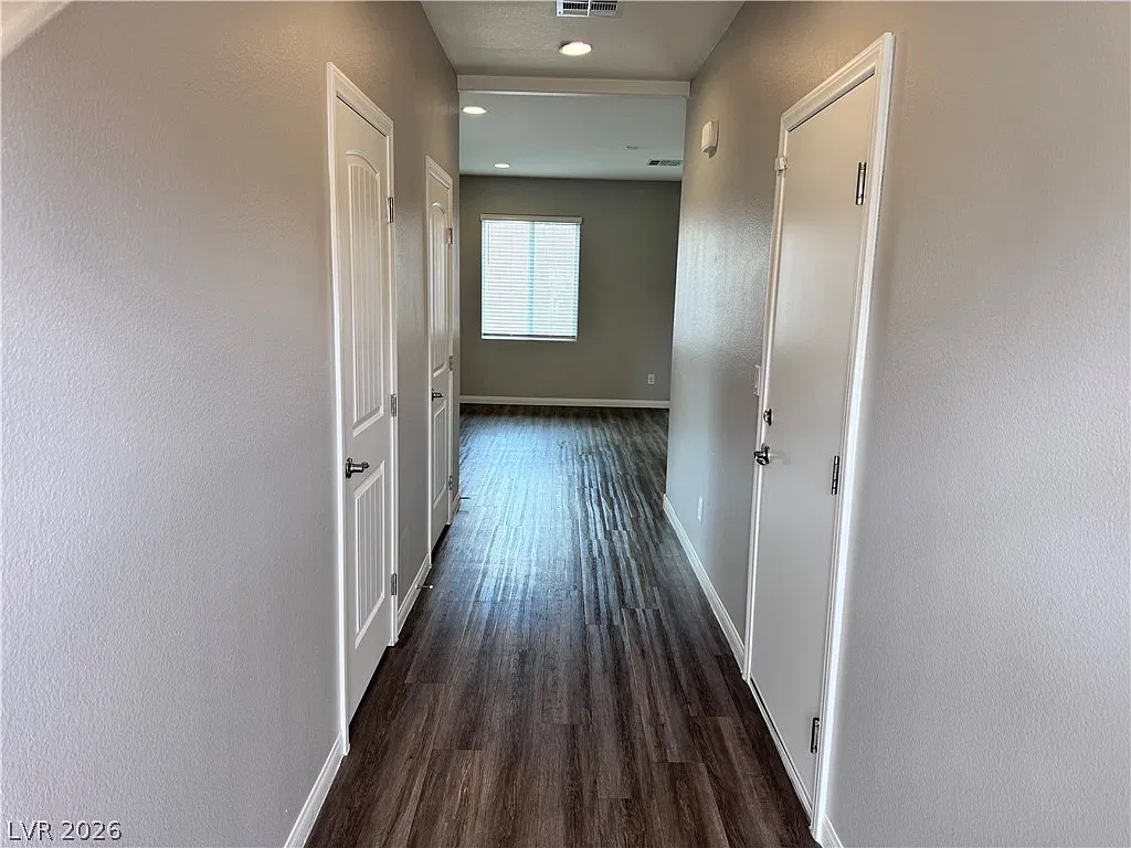 4 bed, 2.5 bath, 1599 sqft, $2,145 — Photo 2