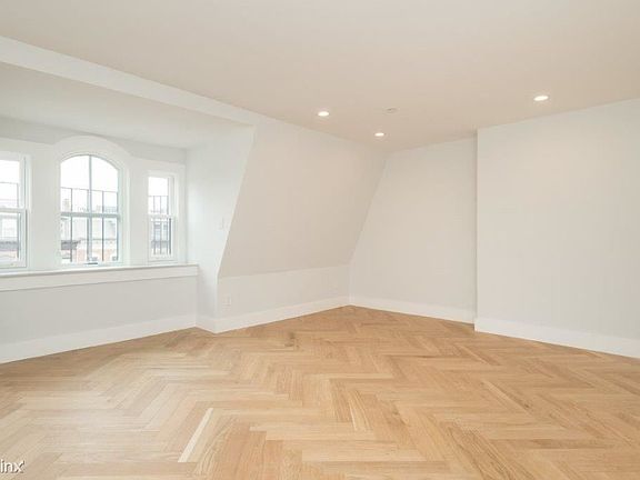 5517 - 15 - Living Room (2)