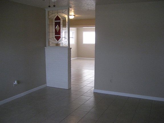 3rd image of 313 S Bentwood Dr