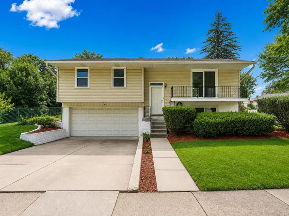 669 White Pine Rd, Buffalo Grove, IL 60089