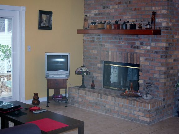 Fireplace inFamily Room