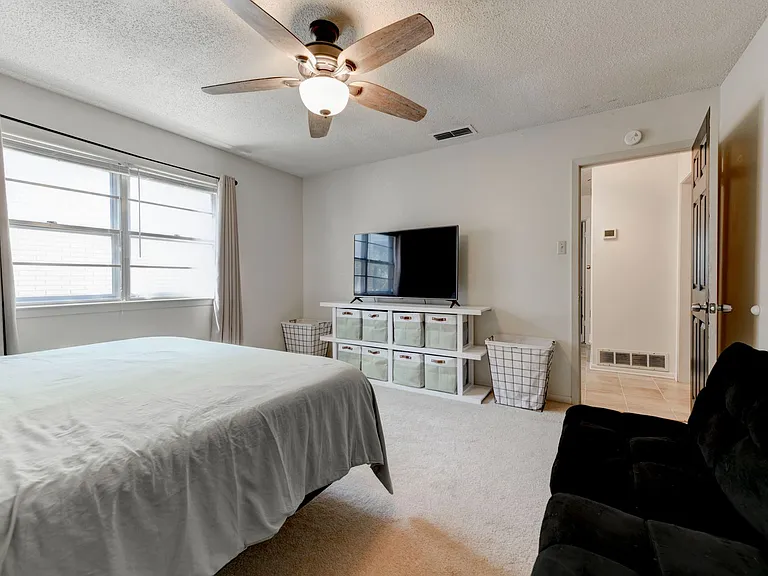 303 Manning Dr — Photo 17