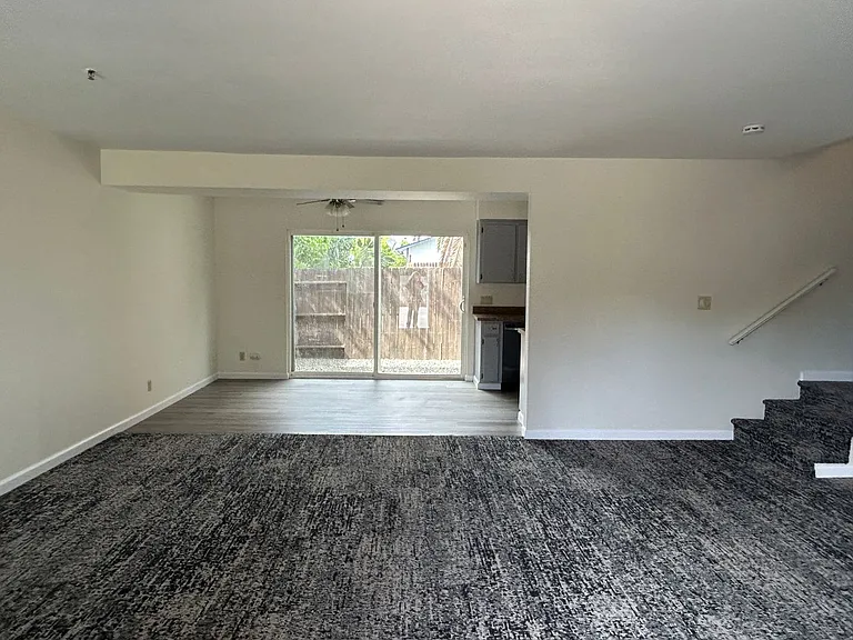 279 S G St — Photo 2