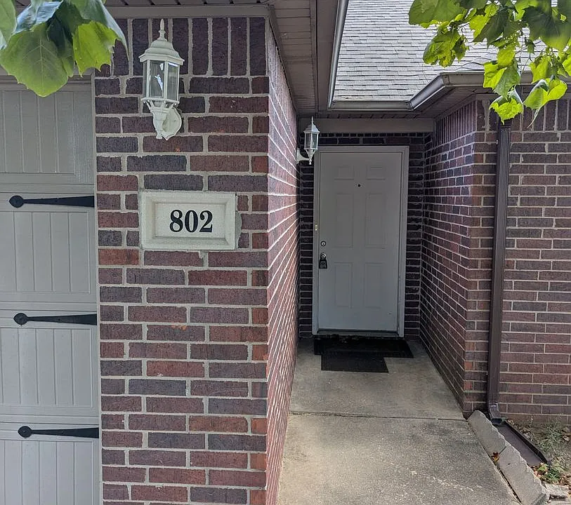 802 Ash Ct