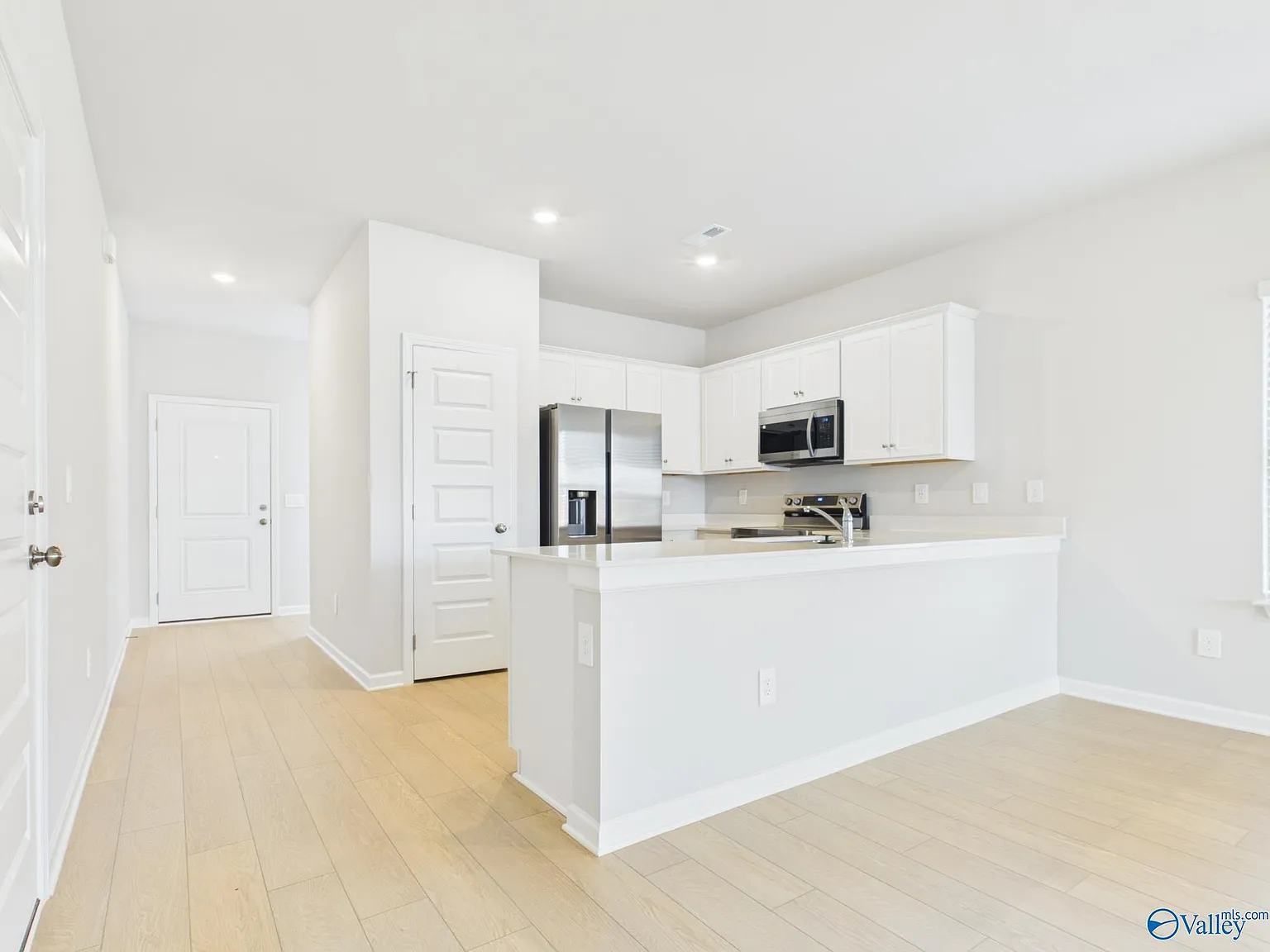 4 bed, 2.5 bath, 1891 sqft, $1,995 — Photo 3