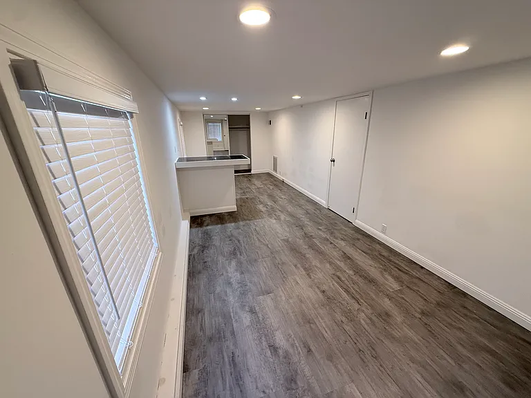 648 Sweeny St — Photo 15