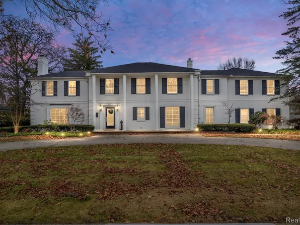 800 Sunningdale Dr, Grosse Pointe Woods, MI 48236