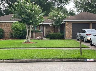 2807 Pilgrims Point Dr, Webster, TX 77598