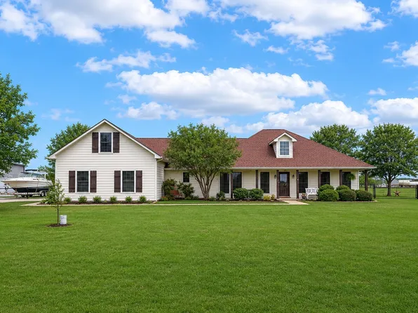 108 High Meadows Ct, Decatur, TX 76234