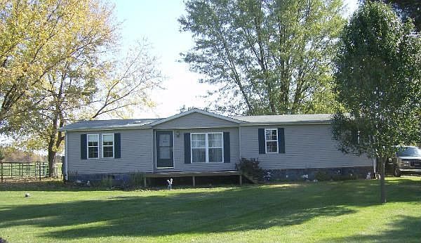 3 bdrm/2 bath with acerage!