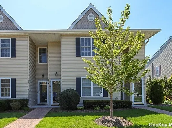 916 Altessa Blvd #916, Melville, NY 11747