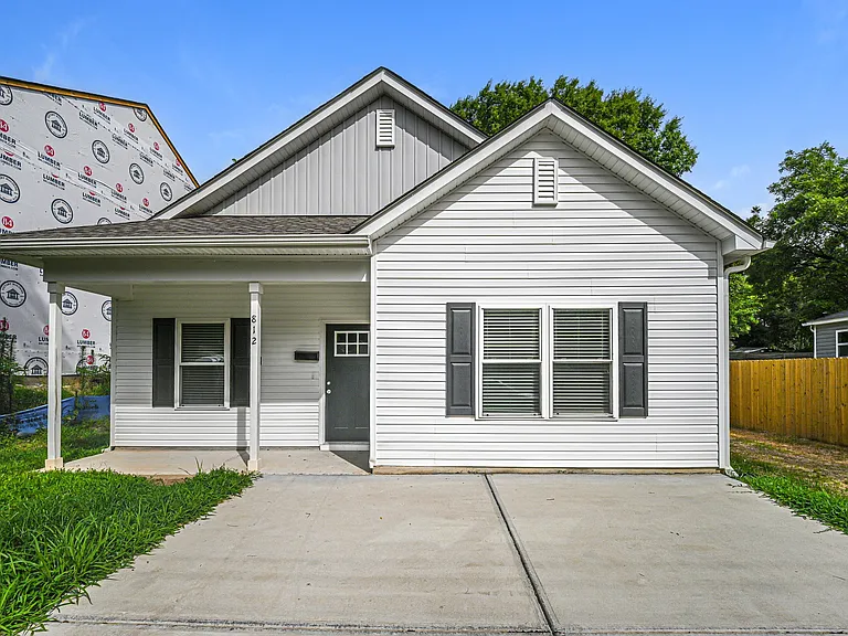 812 Cantwell St — Photo 1